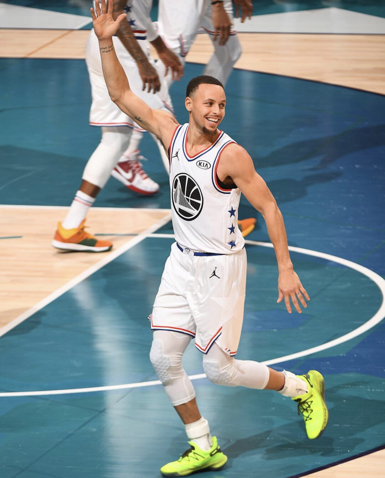 正如球员间