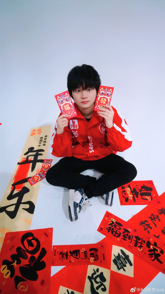 你永远想不到库里可以用什么方法把球送进篮筐,这就是天赋